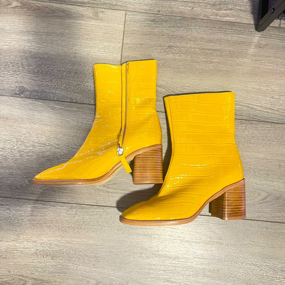 INTENTIONALLY heeled boots